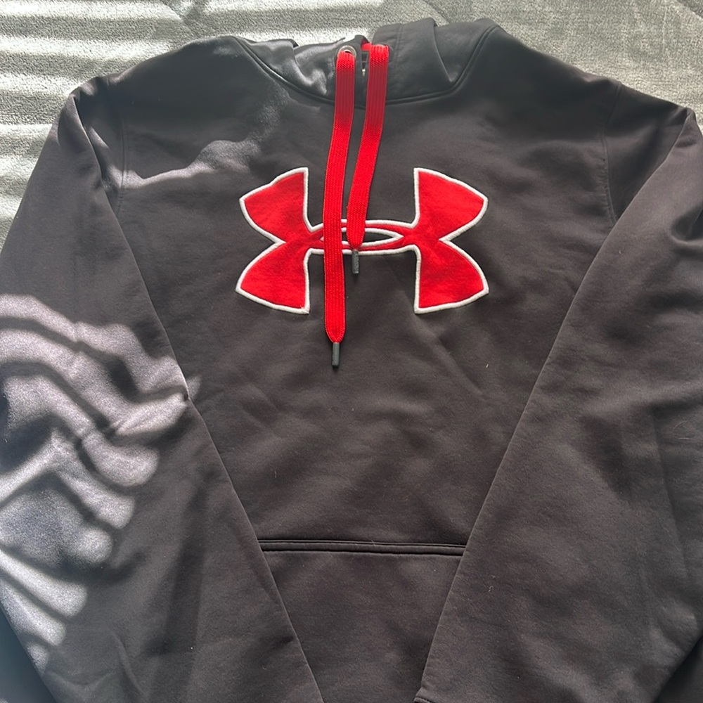 XL Under Armour sweatshirt